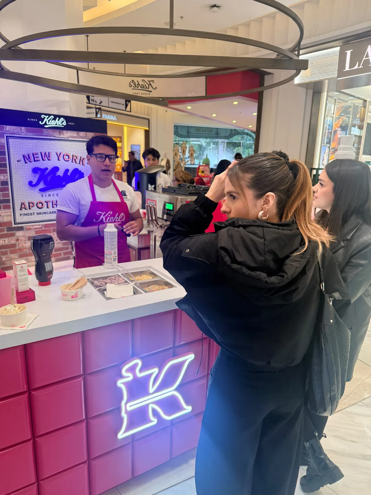 Barra de helados de Kiehl's durante la atención al público